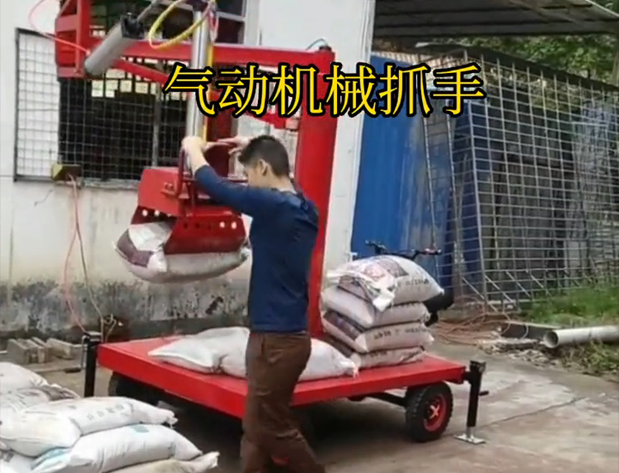 正蓝旗机械抓手青储搬运机处理价格水泥机械抓手液压抓沙化肥搬运机械机械抓手